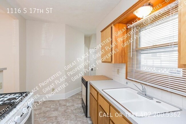 Building Photo - 1116 S 17th St