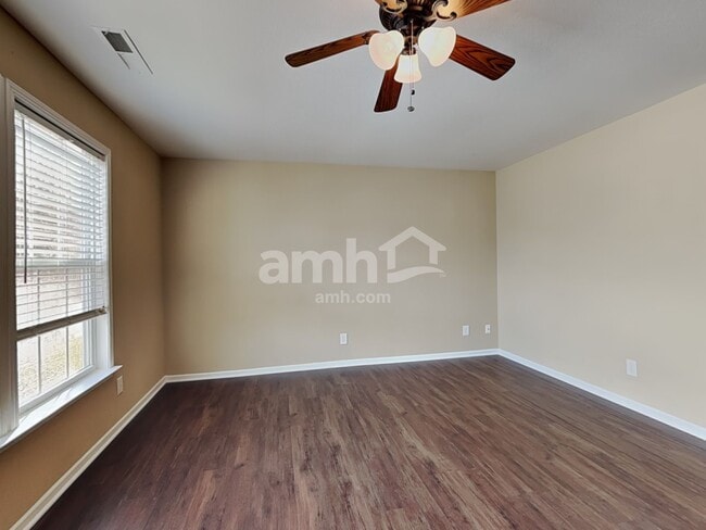 Building Photo - 4112 Lakewood Glen Dr