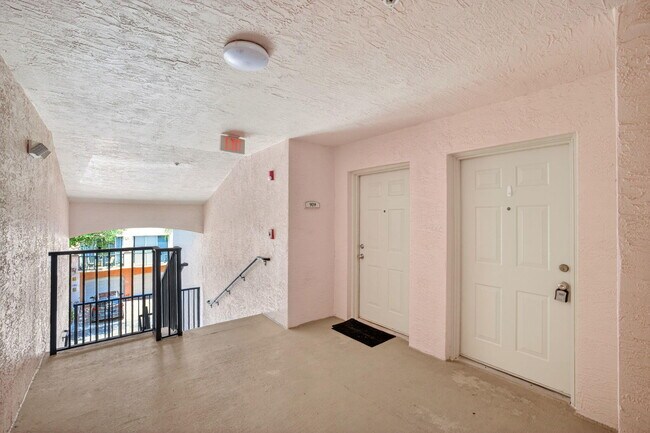 Building Photo - 2119 SE 10th Ave