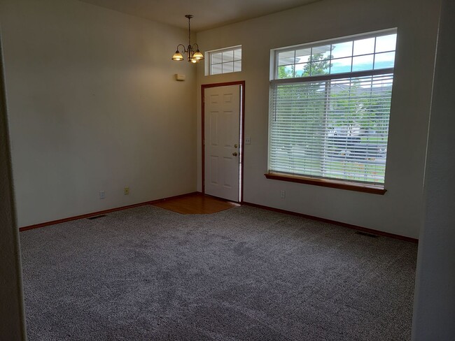 Building Photo - Lovely 3 Bedroom 2 Bath Sunshine Meadows Home for Rent!