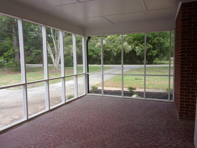 Building Photo - 2152 Bryan Ct
