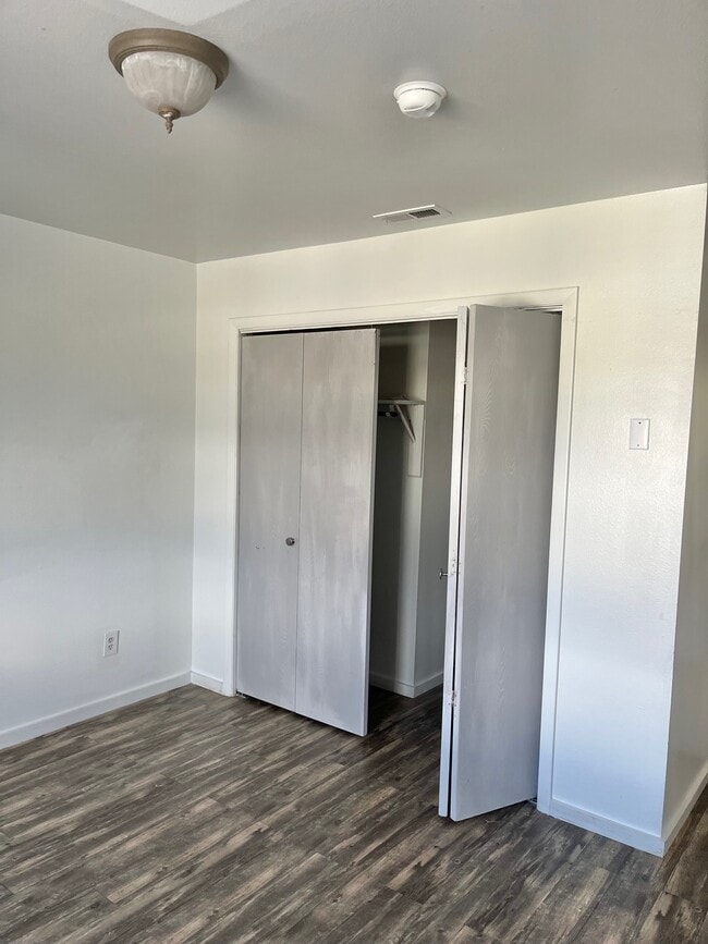 Building Photo - Pheasant Glen Town House #12
