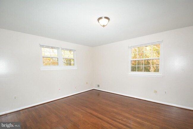 Building Photo - 5111 Gainsborough Dr