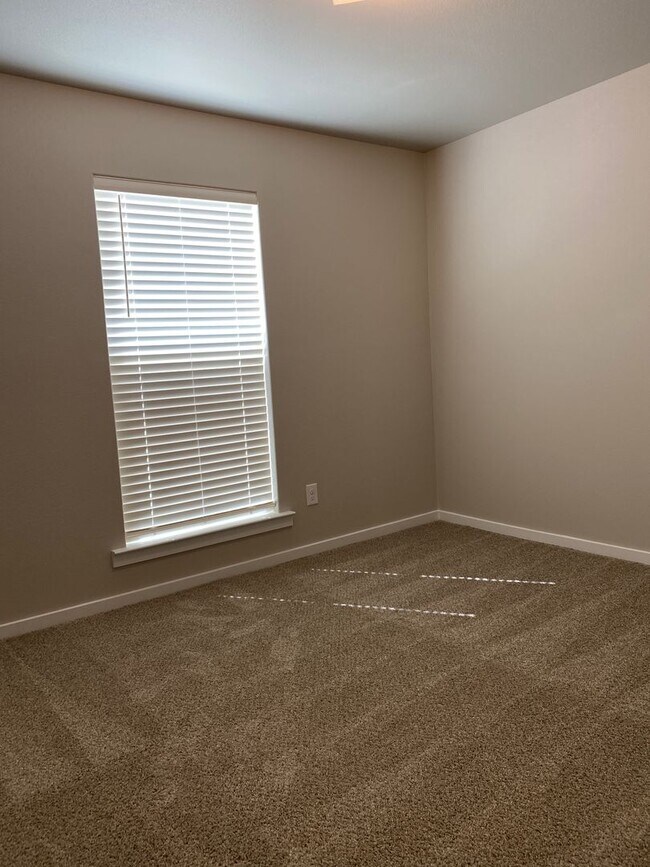 Building Photo - Affordable in Bell Farms