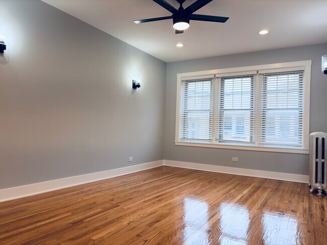 Building Photo - 5060 N Wolcott Ave