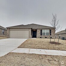 Building Photo - Very Nice 3 Bedroom 2 Bath Home in Yukon S...