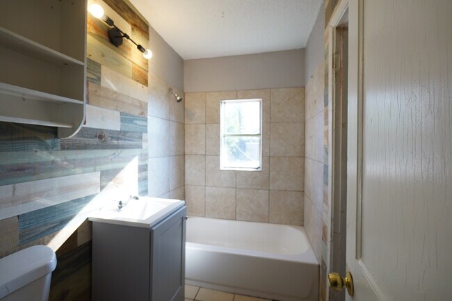 Building Photo - 2361 Joy Ln