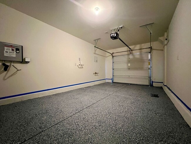 Building Photo - Centennial LIKE-NEW beautiful 3-bedroom, 2.5-bath townhome is a must-see!