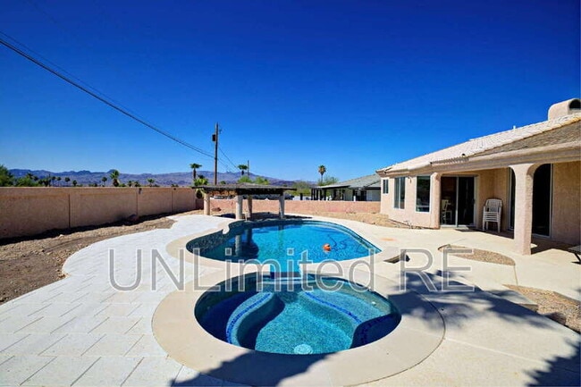 Building Photo - 304 Acoma Blvd S