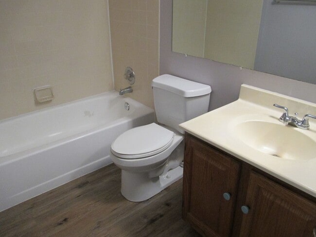 Building Photo - Bright and Cozy Two Bedroom Condo, One Blo...