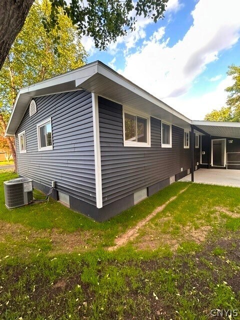 Building Photo - 213 Sunflower Dr