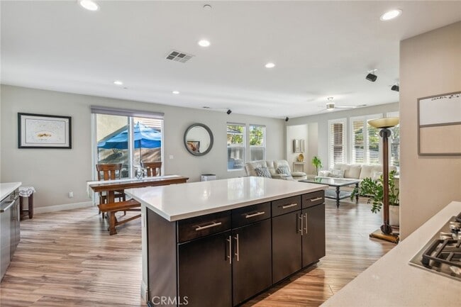 Building Photo - 123 Sparrow