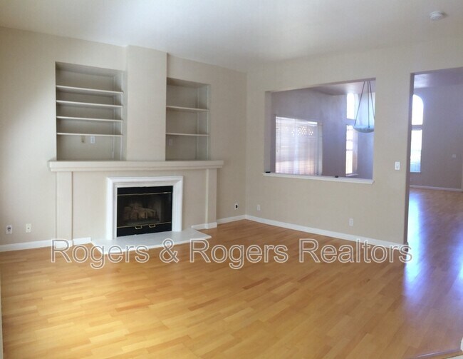 Building Photo - 213 Houghton St