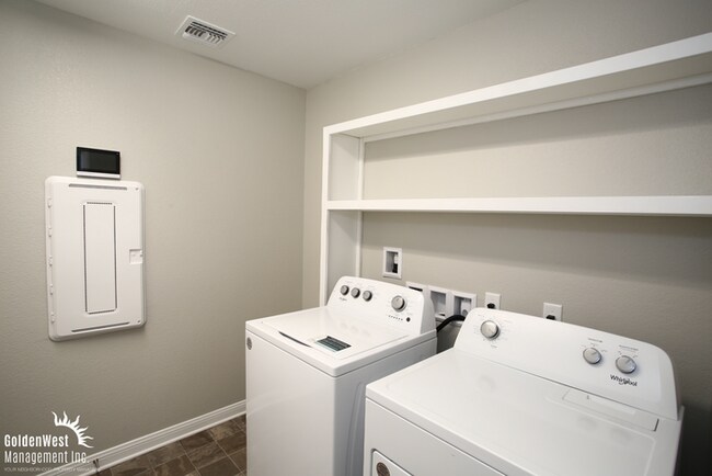 Building Photo - Beautifully Updated 4Bdm 3Ba Two-Story Home Located in the Heart of Southern Highlands!