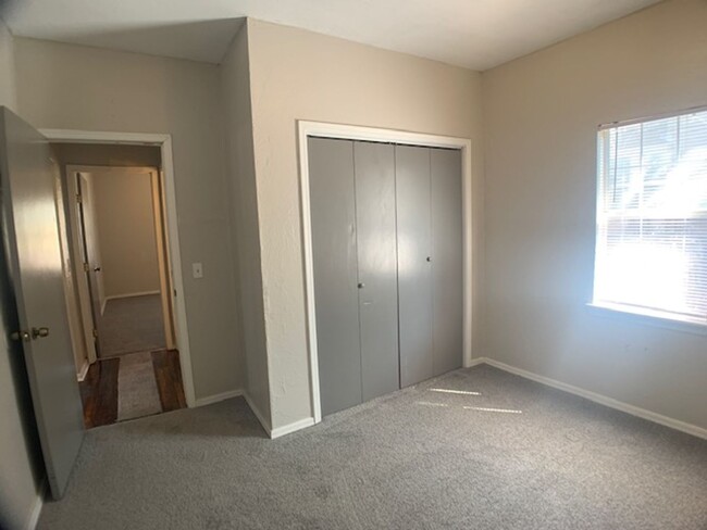 Building Photo - Move -in Special: 3 Bed Home OKC