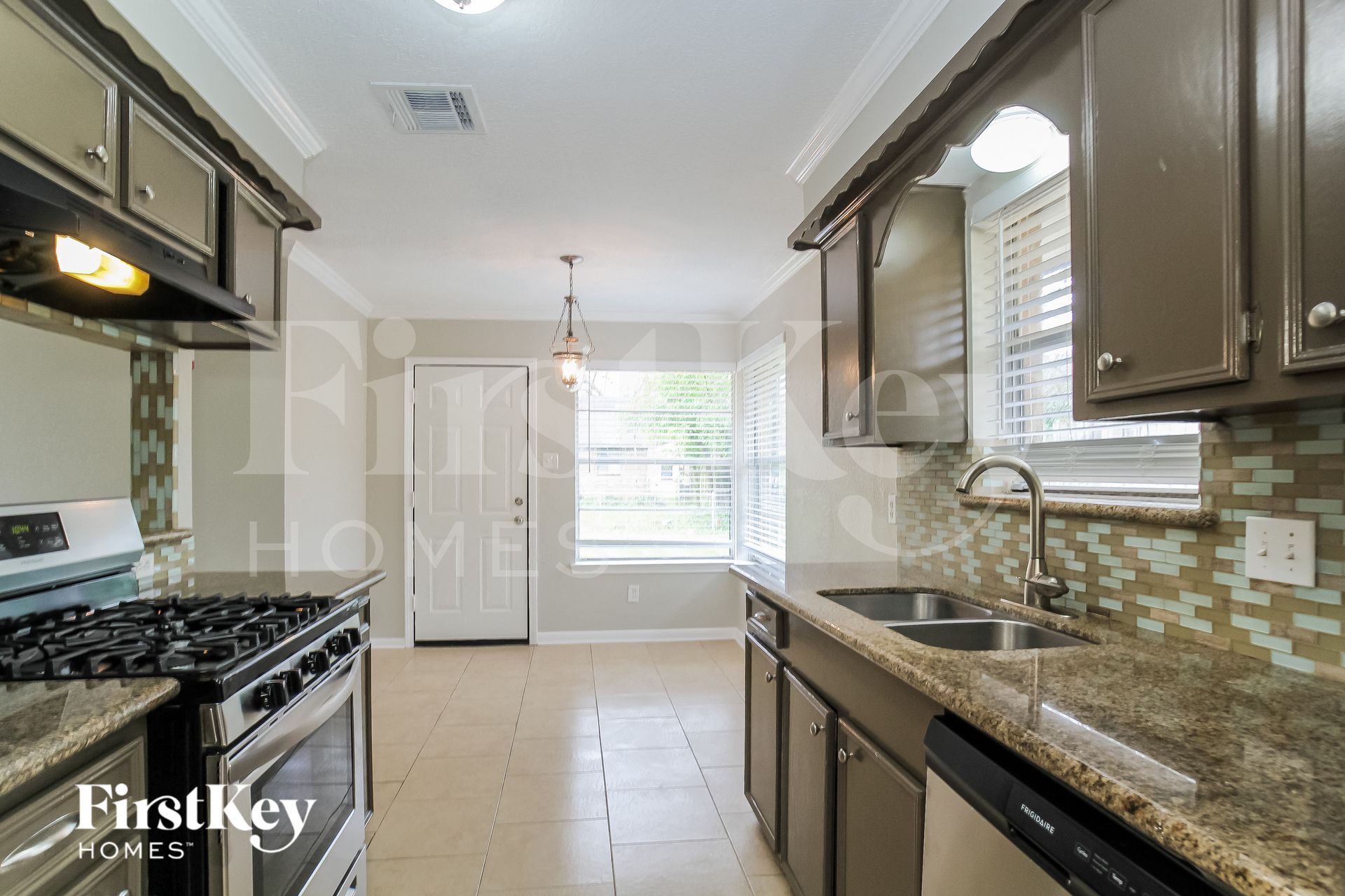 Building Photo - 1710 Kenwick Pl