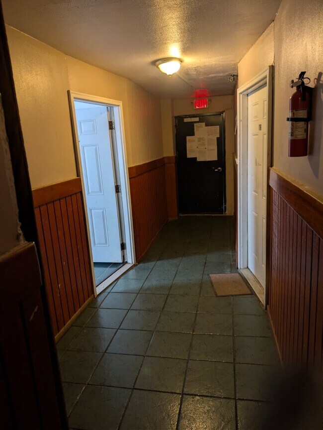 Building Photo - 76 Grove Ave
