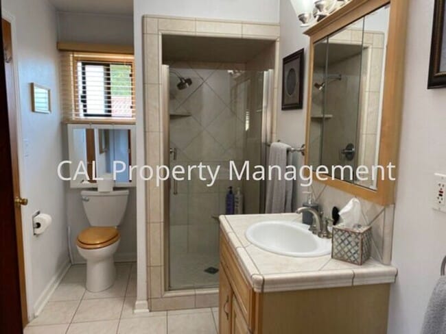 Building Photo - Beautiful 4 Bedroom Home in Salinas, CA