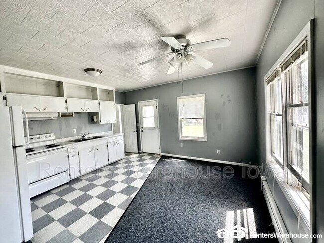 Building Photo - 407 W Salem Ave