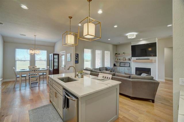 Building Photo - 1015 Greenview Dr