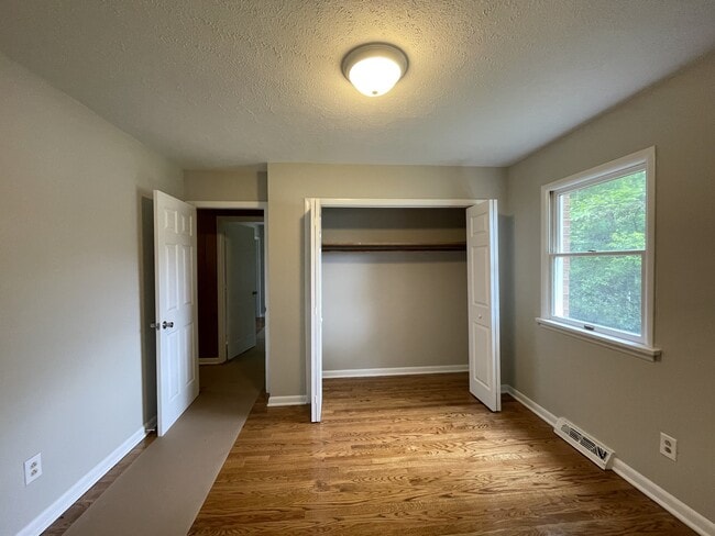 Building Photo - 156 Hilldale Ln