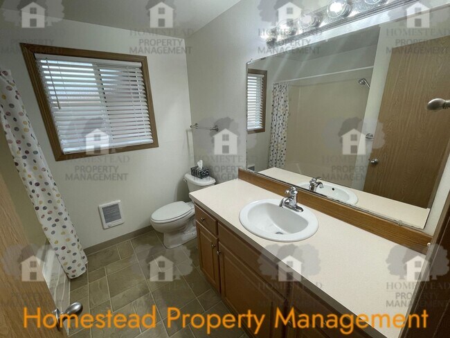 Building Photo - 659