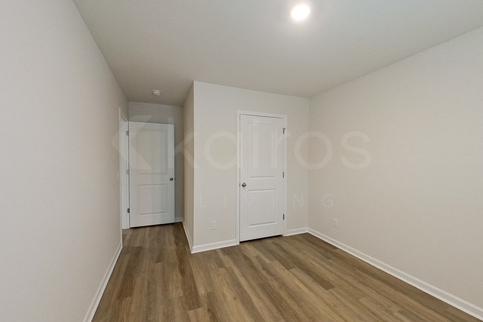 Building Photo - 121 Overstreet Way