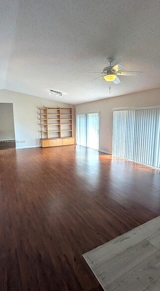 Building Photo - 10140 Torchwood Ave