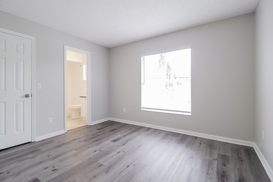 Building Photo - 502 Oak Branch Ct