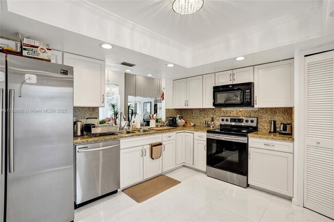 Building Photo - 5646 Parkwalk Cir E