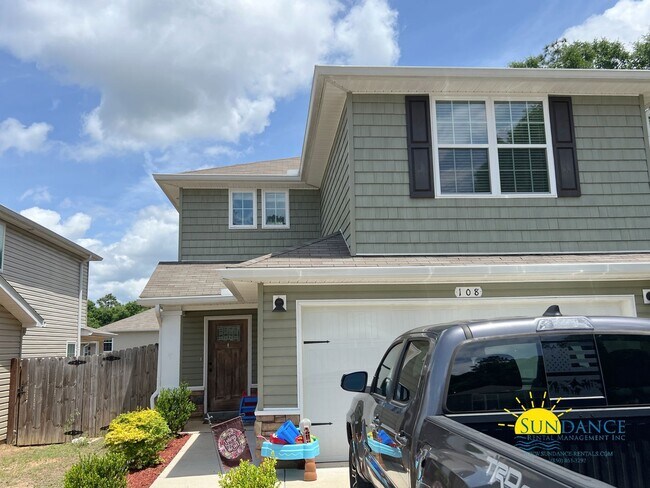 Building Photo - Beautiful 3 Bedroom Home in Crestview!
