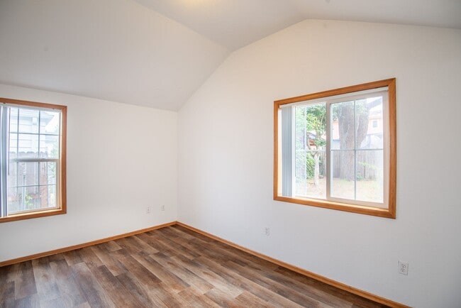 Building Photo - Single-level Home Near Salem's revitalized downtown