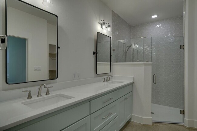 Building Photo - 112 Cardinal Wds