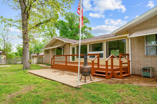 Building Photo - 471 Parkside Dr