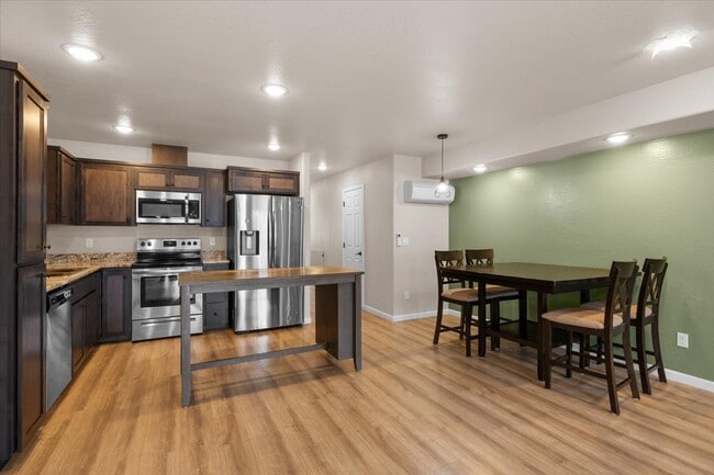 Building Photo - 7870 Phaedra Ln