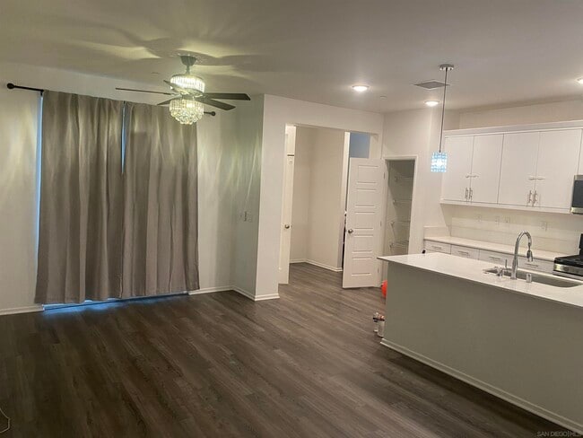 Building Photo - 5150 Calle Sandwaves