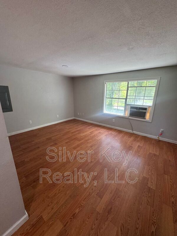 Building Photo - 1615 Co Rd 658