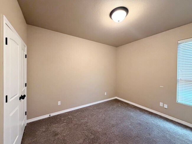 Building Photo - 1634 Boise Dr