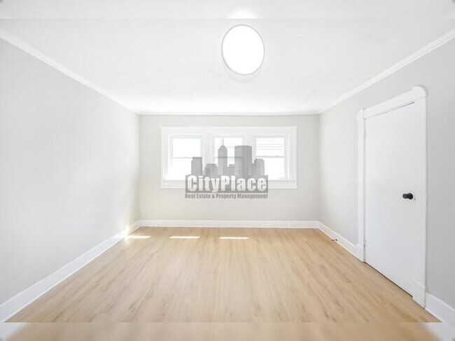 Building Photo - 3027 Boulevard Pl