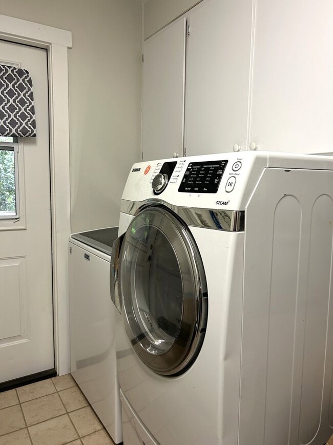 Building Photo - Spacious 3BR/2BA Home Near Downtown Boone & ASU