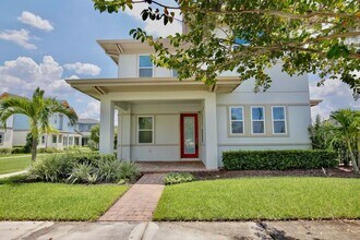 Building Photo - Charming 3/2.5 Courtyard Home with Loft & ...