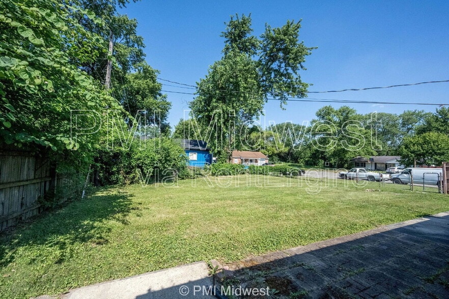 Building Photo - 3926 Malibu Dr