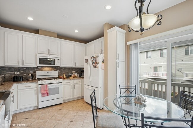 Building Photo - 983 Mayfair Ct
