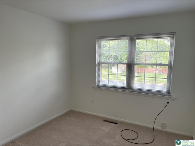 Building Photo - 167 Sunshine Dr