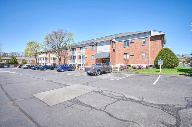 Building Photo - 740 Farm Rd