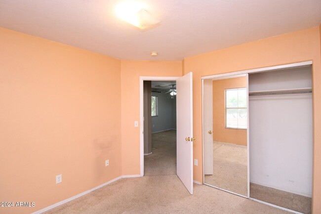 Building Photo - 687 E Los Arboles Pl