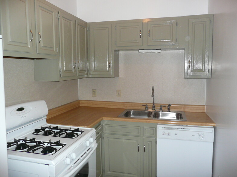 Kitchen - 225 Emerson St