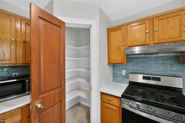 Building Photo - 1182 Waller St