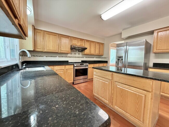 Building Photo - 2636 Shefman Terrace