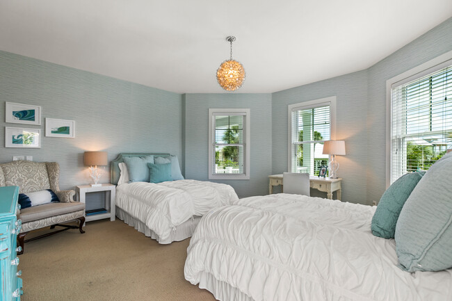 Building Photo - 681 Ocean Palm Way